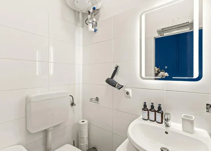 Apartamento Cozy Near Metro And Shopping Street