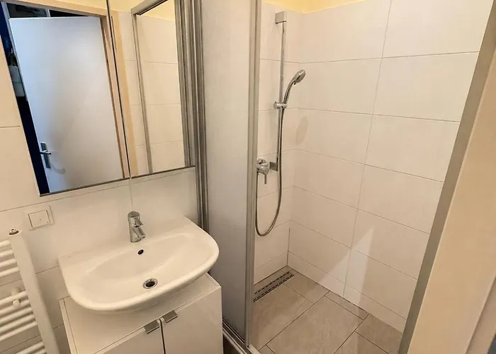 Apartamento Cozy Near Metro And Shopping Street